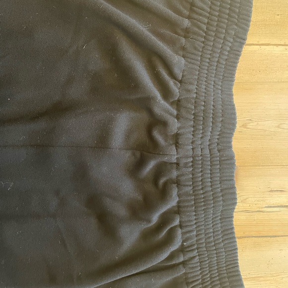 Anthropologie brand wide leg knit pant with front button yoke. Side pockets - Picture 4 of 6